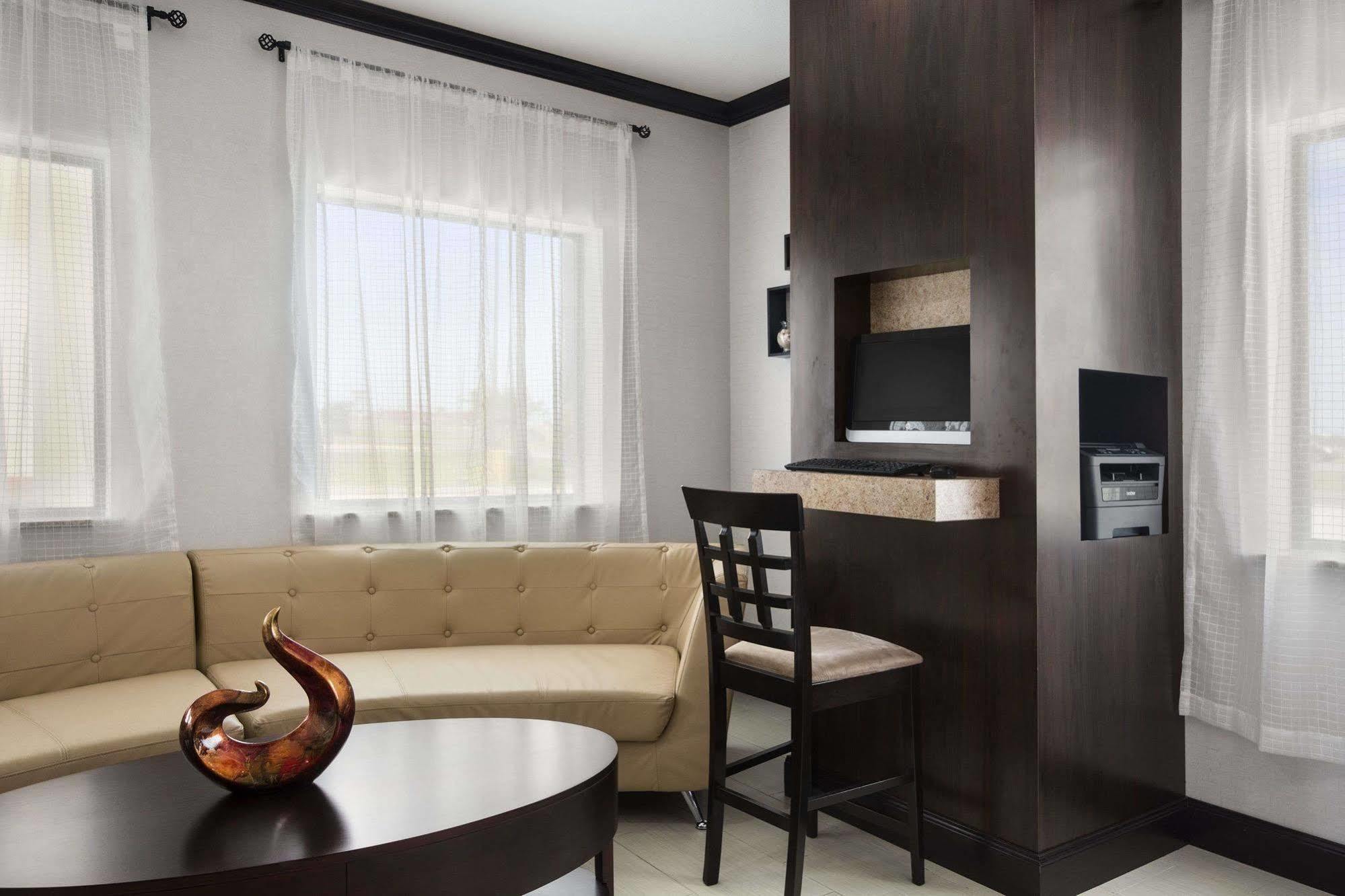 Days Inn Pearsall Esterno foto