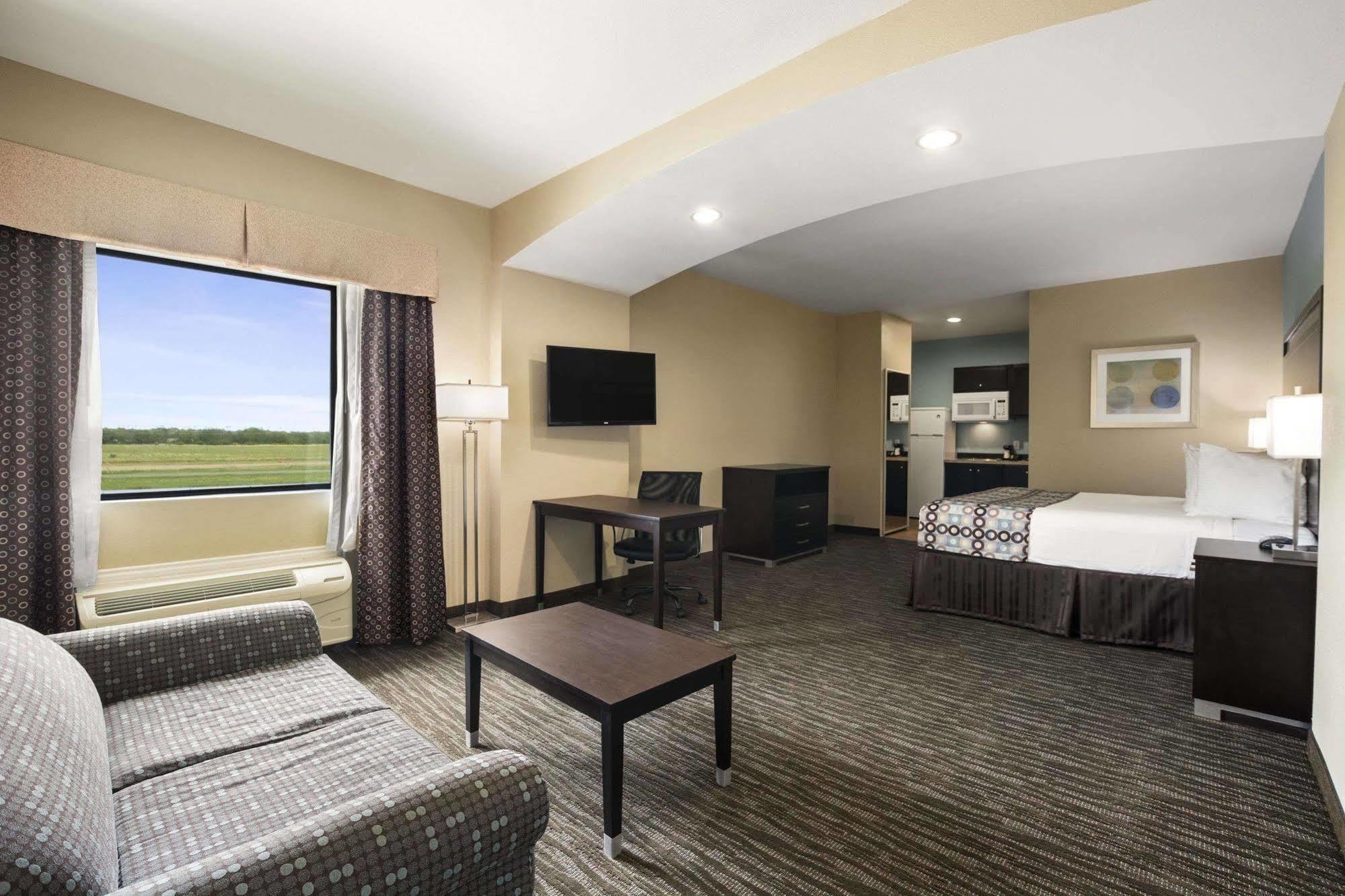 Days Inn Pearsall Esterno foto
